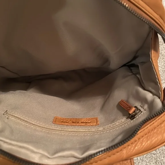 American Leather Company Tan Genuine Leather‎ Backpack - Picture 4 of 5